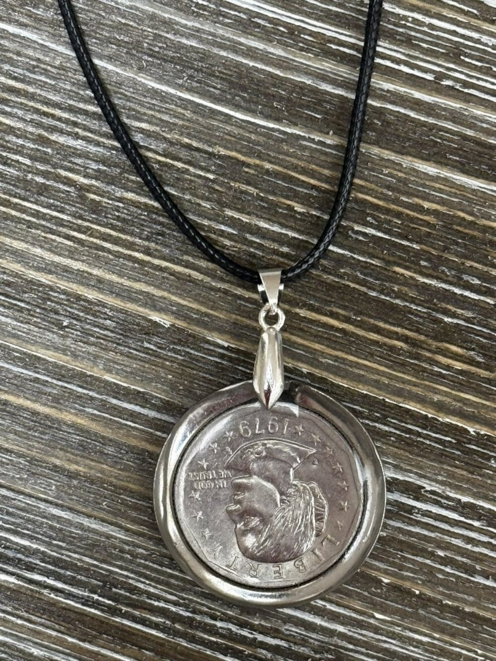 1979 US Susan B. Anthony Coin Pendant - Handcrafted Vintage Coin Resin Necklace - Picture 4 of 5